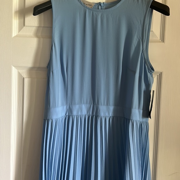 Donna Morgan Pleated Sleeveless Crew Neck Stretch Crepe Midi Dress - Picture 5 of 7